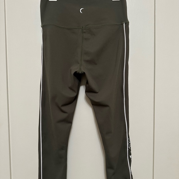 Zyia Olive Logo Stripe Light n Tight Hi-Rise Capri 20" - Picture 3 of 5